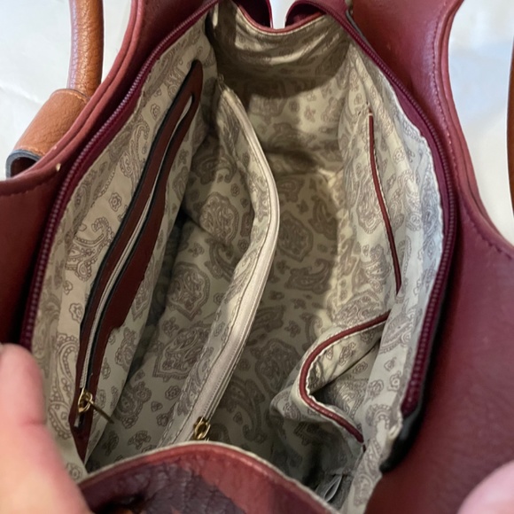 Handbag with detachable shoulder strap. Nice and Roomy, like new! - Picture 6 of 7